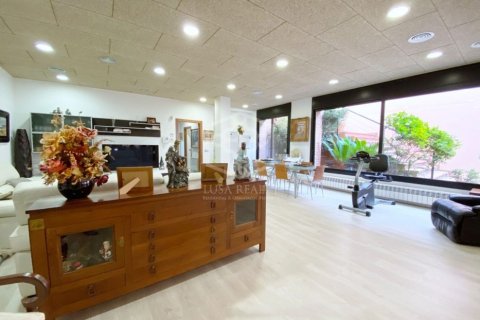 Купить виллу в Кальдес д'Эстрак, Испания с 5 спален, 379м², № 945 - фото 9