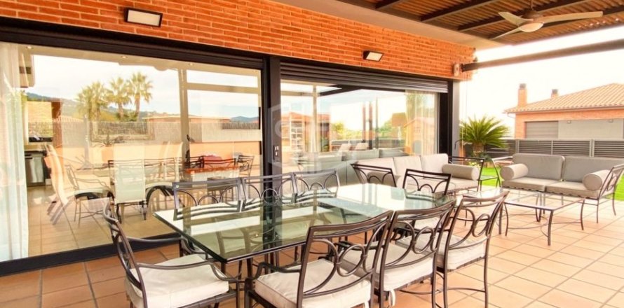 Вилла с 5 спальнями в Кальдесе д'Эстраке, Барселона, Каталония, Испания № 945