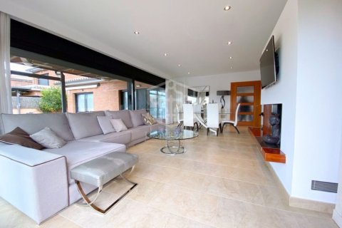 Купить виллу в Кальдес д'Эстрак, Испания с 5 спален, 379м², № 945 - фото 13