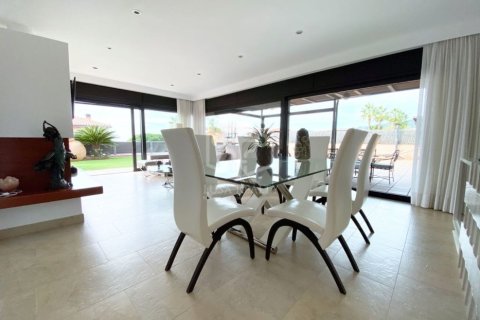 Купить виллу в Кальдес д'Эстрак, Испания с 5 спален, 379м², № 945 - фото 17