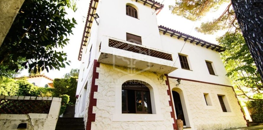 Коммерческая недвижимость с 13 спальнями в Барселоне, Каталония, Испания № 947