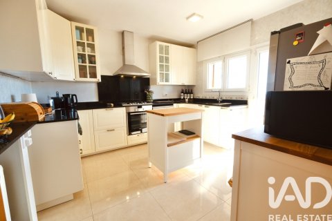 Сasa de 4 dormitorios en venta en Roda de Berà, Tarragona, Cataluña, Spain № 4681 - foto 6