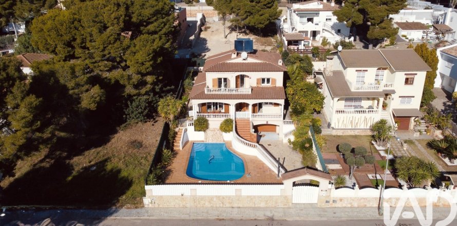 Сasa de 4 dormitorios en venta en Roda de Berà, Tarragona, Cataluña, Spain № 4681