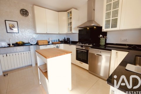 Сasa de 4 dormitorios en venta en Roda de Berà, Tarragona, Cataluña, Spain № 4681 - foto 5