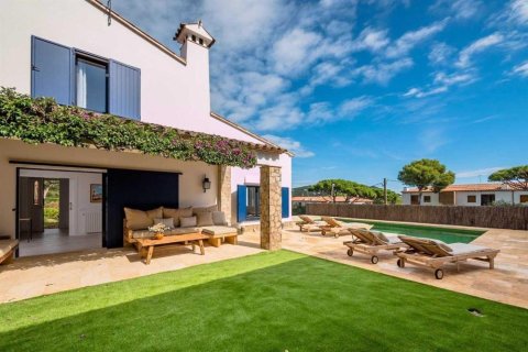 Купить дом в Калелья-де-Палафружель, Испания с 6 комнат, № 1763 - фото 4