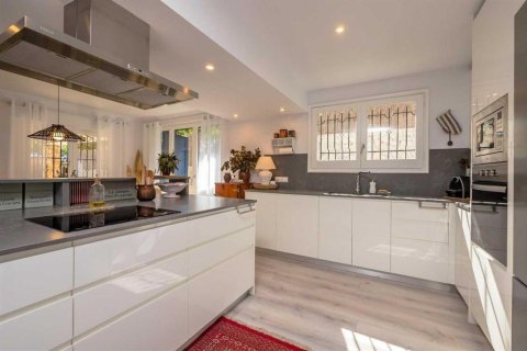 Купить дом в Калелья-де-Палафружель, Испания с 6 комнат, № 1763 - фото 8