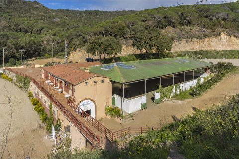 Купить дом в Сан-Андреу-де-Льяванерес, Испания с 6 комнат, № 1762 - фото 3