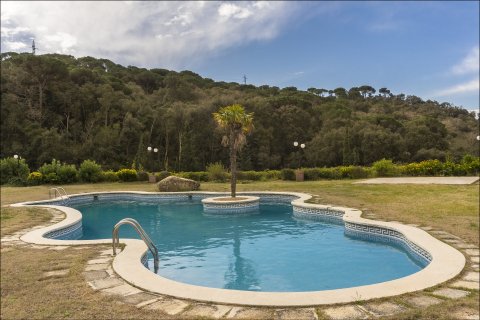 Купить дом в Сан-Андреу-де-Льяванерес, Испания с 6 комнат, № 1762 - фото 6