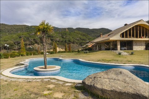 Дом с 5 спальнями в Сан-Андреу-де-Льяванересе, Барселона, Каталония, Испания № 1762