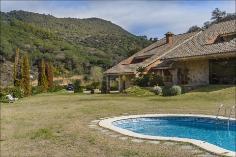 Купить дом в Сан-Андреу-де-Льяванерес, Испания с 6 комнат, № 1762 - фото 4