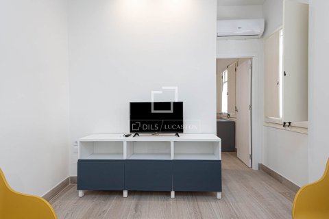 Apartamento de 2 dormitorios en alquiler en Barcelona, Cataluña, Spain № 7160 - foto 26