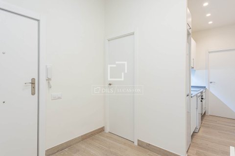 Apartamento de 2 dormitorios en alquiler en Barcelona, Cataluña, Spain № 7160 - foto 16
