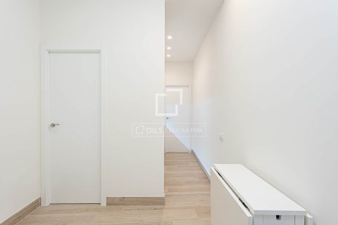 Apartamento de 2 dormitorios en alquiler en Barcelona, Cataluña, Spain № 7160 - foto 17