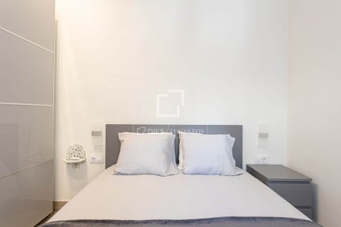 Apartamento de 2 dormitorios en alquiler en Barcelona, Cataluña, Spain № 7160 - foto 12