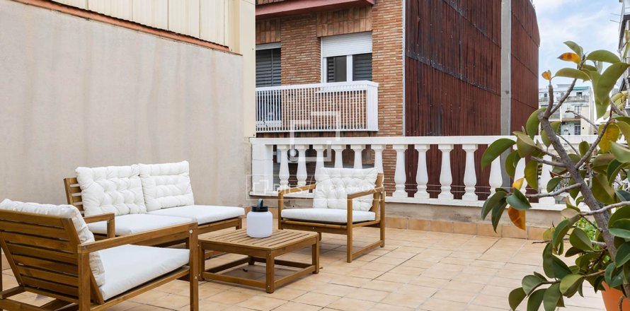 Villa de 3 dormitorios en alquiler en Barcelona, Cataluña, Spain № 7163