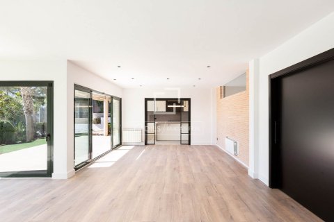 Снять в аренду виллу в Кастельдефельс, Испания с 5 спален, 592м², № 7164 - фото 19