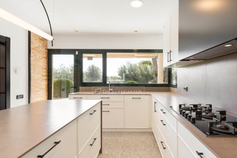 Снять в аренду виллу в Кастельдефельс, Испания с 5 спален, 592м², № 7164 - фото 22