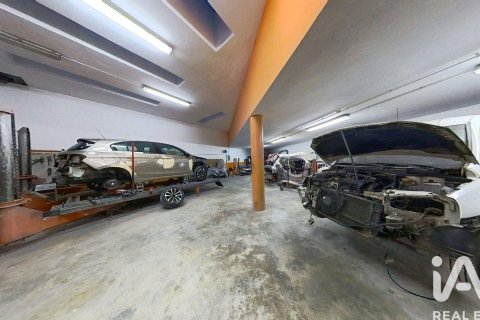 Снять в аренду коммерческую недвижимость в Торредембарра, Испания с 6 спален, 420м², № 7590 - фото 17