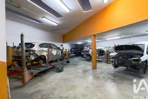 Снять в аренду коммерческую недвижимость в Торредембарра, Испания с 6 спален, 420м², № 7590 - фото 20