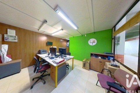 Снять в аренду коммерческую недвижимость в Торредембарра, Испания с 6 спален, 420м², № 7590 - фото 8