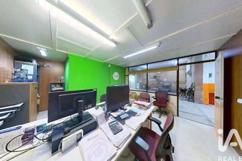 Снять в аренду коммерческую недвижимость в Торредембарра, Испания с 6 спален, 420м², № 7590 - фото 10