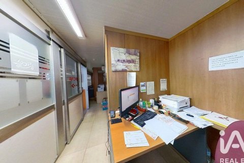 Снять в аренду коммерческую недвижимость в Торредембарра, Испания с 6 спален, 420м², № 7590 - фото 6