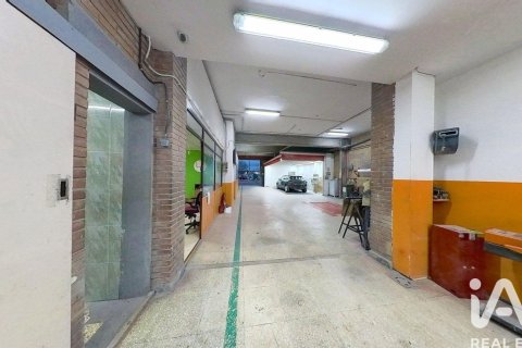 Снять в аренду коммерческую недвижимость в Торредембарра, Испания с 6 спален, 420м², № 7590 - фото 23