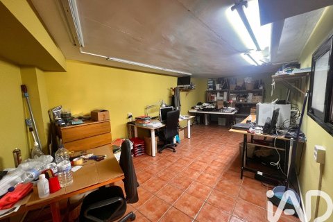Снять в аренду коммерческую недвижимость в Валлирана, Испания 150м², № 7591 - фото 15