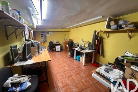 Снять в аренду коммерческую недвижимость в Валлирана, Испания 150м², № 7591 - фото 16