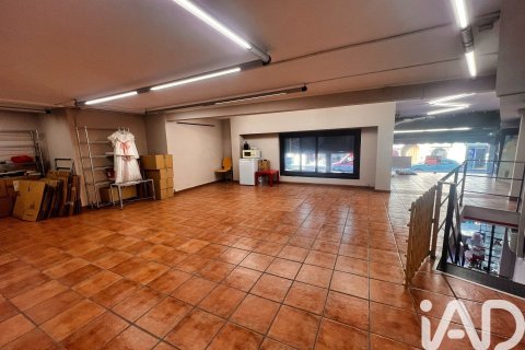 Снять в аренду коммерческую недвижимость в Валлирана, Испания 150м², № 7591 - фото 7