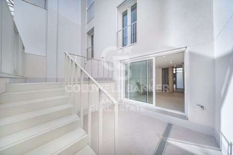 Купить дуплекс в Л'Оспиталет-де-Льобрегат, Испания с 2 спальни, 116м², № 5298 - фото 17