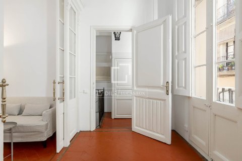 Villa de 2 dormitorios en alquiler en Barcelona, Cataluña, Spain № 4597 - foto 8