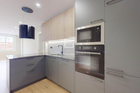 Apartamento de 3 dormitorios en venta en Barcelona, Cataluña, Spain № 4599 - foto 2