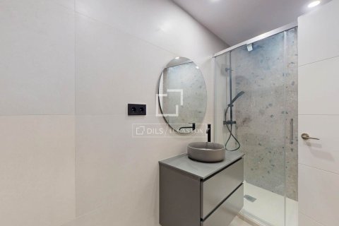 Apartamento de 3 dormitorios en venta en Barcelona, Cataluña, Spain № 4599 - foto 25