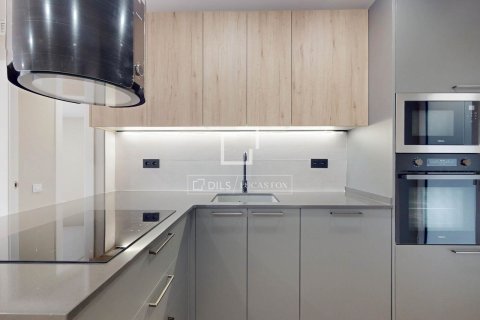 Apartamento de 3 dormitorios en venta en Barcelona, Cataluña, Spain № 4599 - foto 5