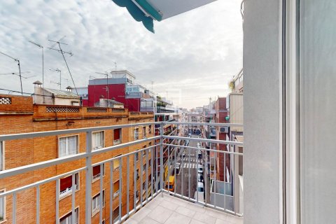 Apartamento de 3 dormitorios en venta en Barcelona, Cataluña, Spain № 4599 - foto 22