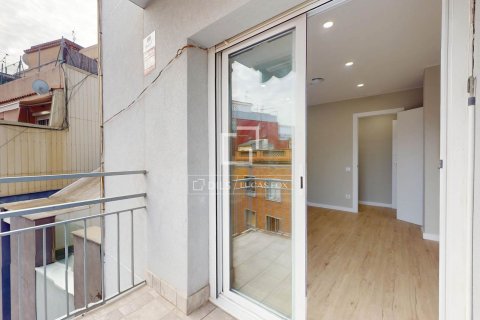 Apartamento de 3 dormitorios en venta en Barcelona, Cataluña, Spain № 4599 - foto 21