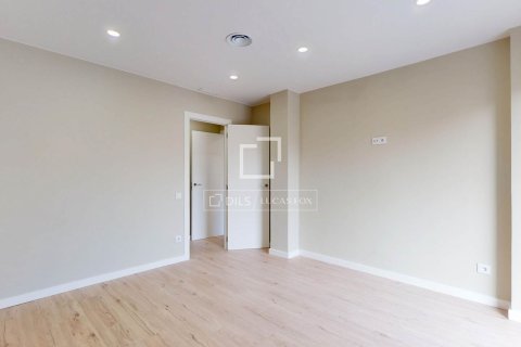 Apartamento de 3 dormitorios en venta en Barcelona, Cataluña, Spain № 4599 - foto 17