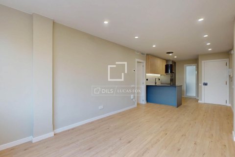 Apartamento de 3 dormitorios en venta en Barcelona, Cataluña, Spain № 4599 - foto 3