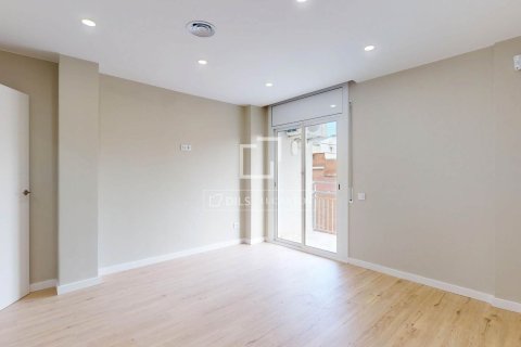 Apartamento de 3 dormitorios en venta en Barcelona, Cataluña, Spain № 4599 - foto 16