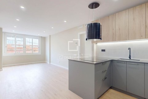 Apartamento de 3 dormitorios en venta en Barcelona, Cataluña, Spain № 4599 - foto 6
