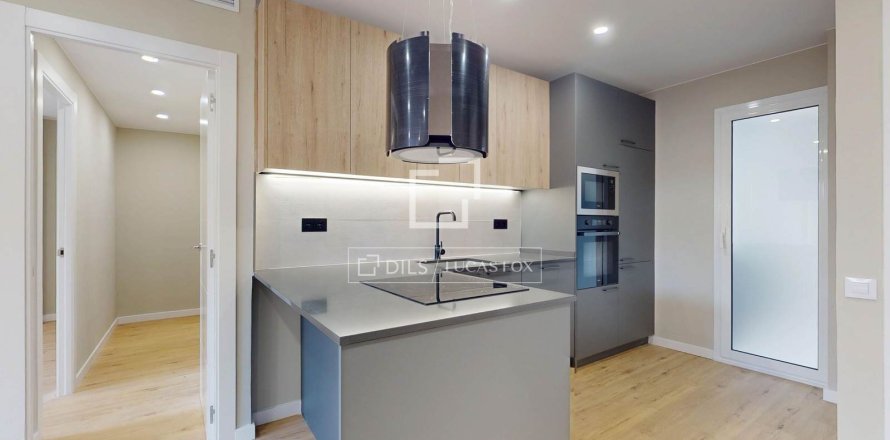 Apartamento de 3 dormitorios en venta en Barcelona, Cataluña, Spain № 4599