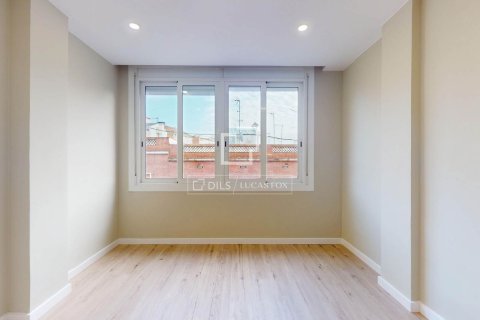Apartamento de 3 dormitorios en venta en Barcelona, Cataluña, Spain № 4599 - foto 13