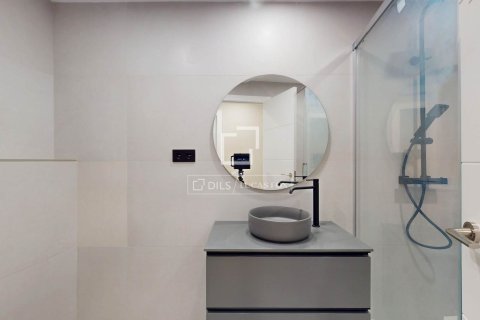 Apartamento de 3 dormitorios en venta en Barcelona, Cataluña, Spain № 4599 - foto 24