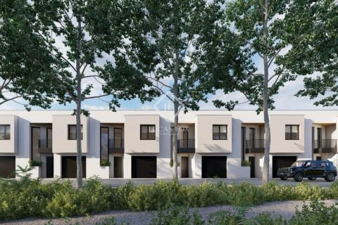 Villa de 4 dormitorios en venta en Vilanova i la Geltrú, Barcelona, Cataluña, Spain № 4600 - foto 5