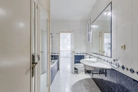 Apartamento de 3 dormitorios en venta en Barcelona, Cataluña, Spain № 1684 - foto 20