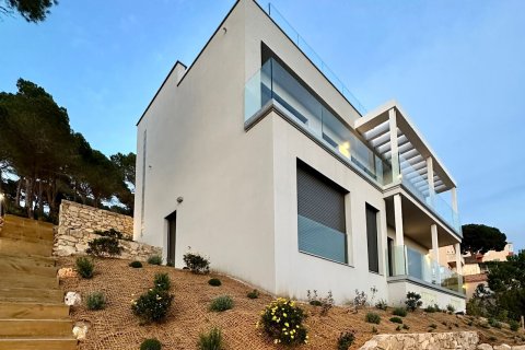 Купить дом в Льорет-де-Мар, Испания с 5 комнат, № 1683 - фото 3