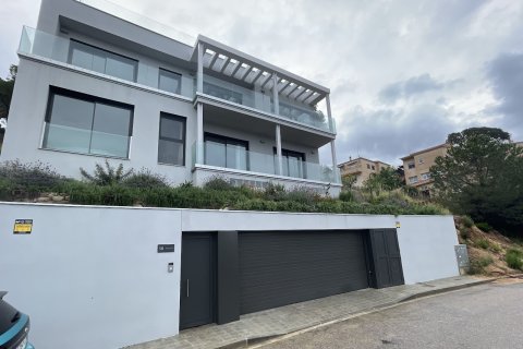 Купить дом в Льорет-де-Мар, Испания с 5 комнат, № 1683 - фото 2