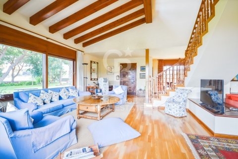 8 bedrooms house for rent in Sant Andreu de Llavaneres, Barcelona, Catalonia, Spain № 6133 - photo 15