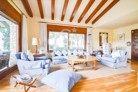 8 bedrooms house for rent in Sant Andreu de Llavaneres, Barcelona, Catalonia, Spain № 6133 - photo 14